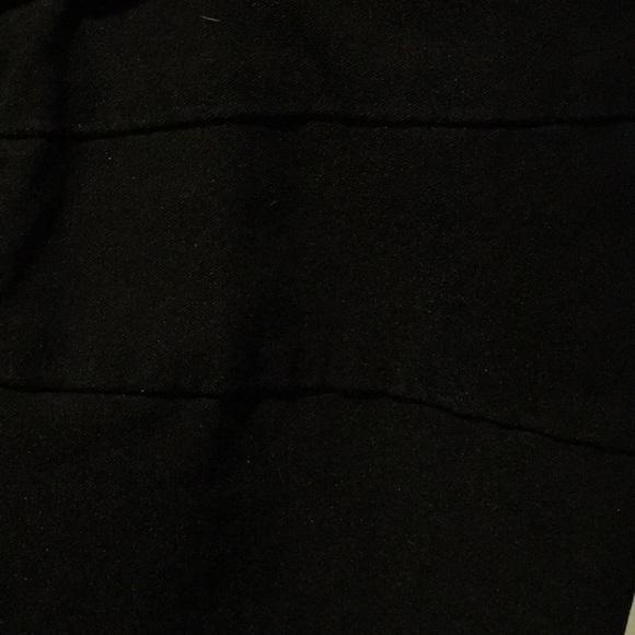 An itty bitty stretch skirt - poof - Picture 4 of 4